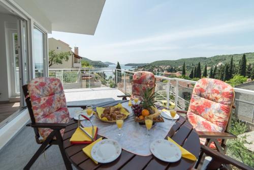  De Luxe Apartment Mediteran 2 in Zaton
