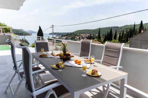  De Luxe Apartment Mediteran 1, Ferienwohnung in Zaton