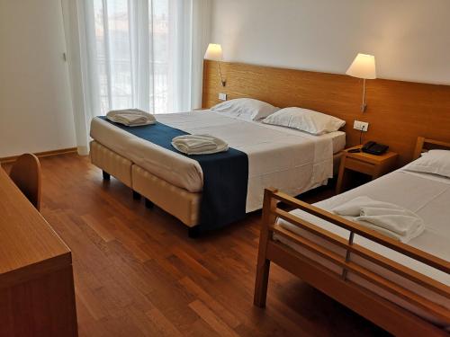Triple Room with Balcony image 2