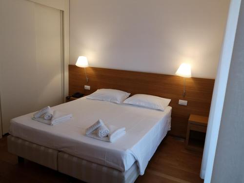 Double or Twin Room with Balcony image 3