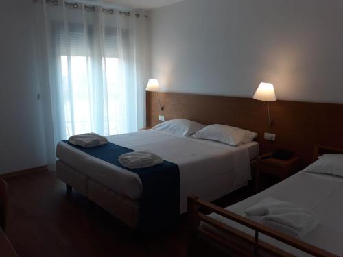 Triple Room with Balcony image 7