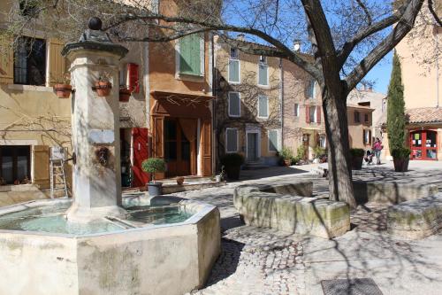 Maison Charrasse in Flassan