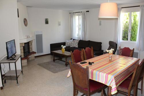 Maison Charrasse in Flassan
