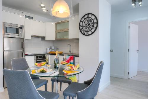 Modern Apartment Los Cristianos Center - image 3