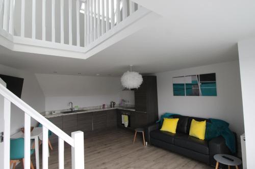 2 Serviced Apartments in Childwall-South Liverpool - Each Apartment Sleeps 6 in Halewood