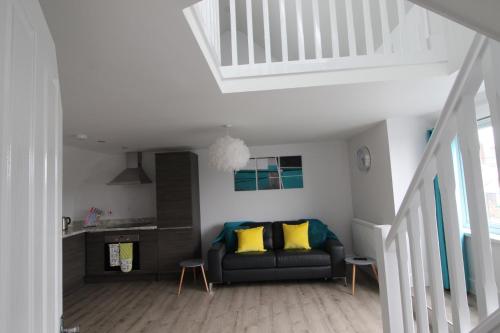 2 Serviced Apartments in Childwall-South Liverpool - Each Apartment Sleeps 6 in Halewood