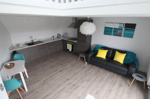 2 Serviced Apartments in Childwall-South Liverpool - Each Apartment Sleeps 6 in Halewood