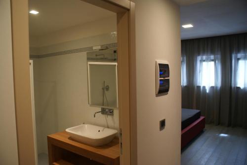 Blue Hotel - image 10