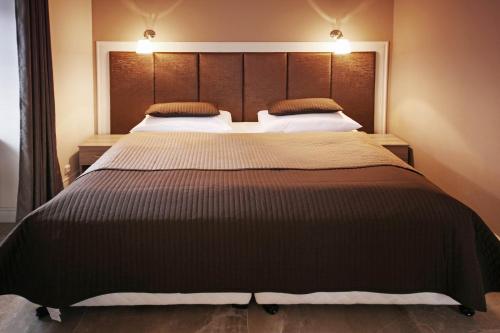 1 king bed, 2 twin beds