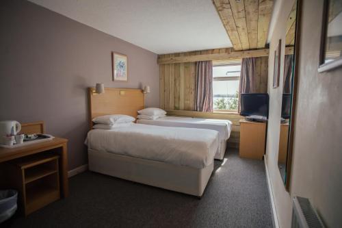 2 twin beds