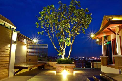 ทางเข้า, สุวรรณภูมิ สวีท (Suvarnabhumi Suite) near โรงพยาบาลลาดกระบัง