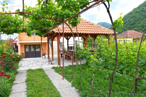 Guest accommodation in Godinje 