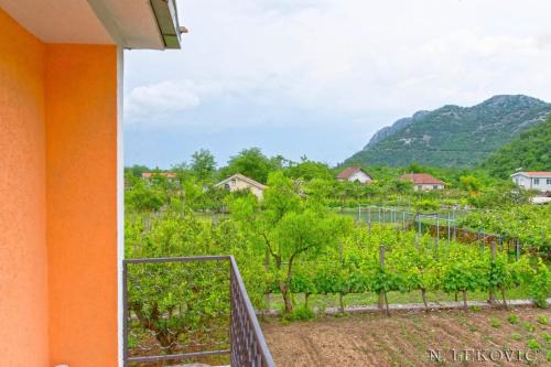 Guesthouse Bato in Godinje
