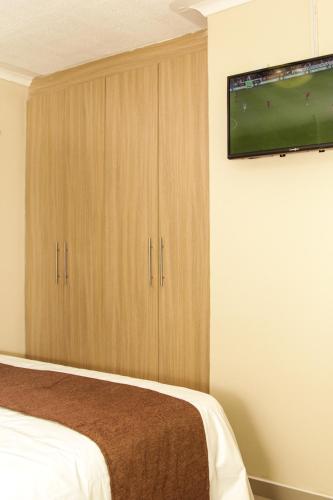 Deluxe Double or Twin Room image 10