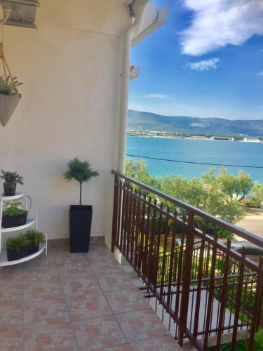 Apartment Mastrinka by the sea -10m