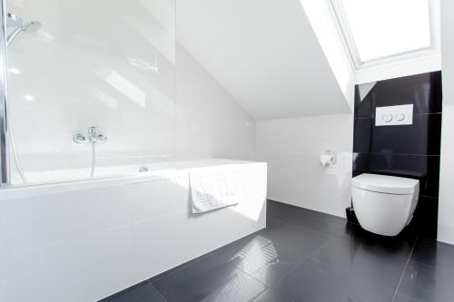 Studio Apartment image 10