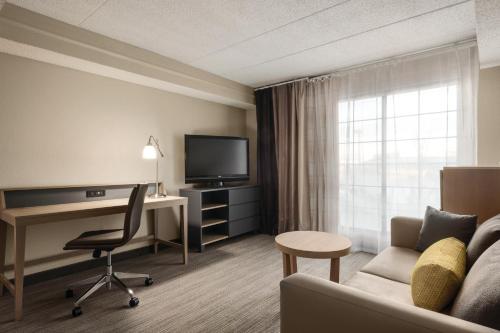 Country Inn & Suites by Radisson Chicago-Hoffman - image 5