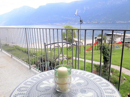 Campione Giulia Exclusive Lakefront apartment by Gardadomusmea - Apartment - Campione del Garda