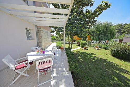 Apartments Mirakul - image 10