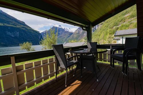 Balkon/Terrasse, Grande Hytteutleige og Camping in Geiranger