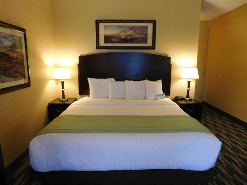 Days Hotel by Wyndham Mesa Near Phoenix