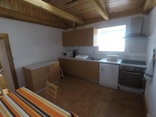 ห้องครัว, Fajazinha Cottage in ฟาชาซิงยา