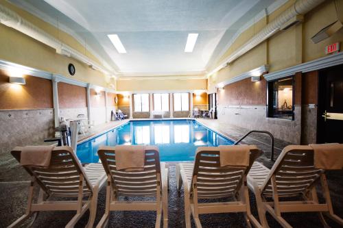 สระว่ายน้ำ, เดย์ อินน์ บาย วินด์แฮม ไมนอต (Days Inn by Wyndham Minot) in ไมนอต์ (ND)