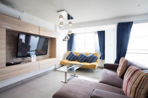 One-Bedroom Apartment with Balcony and Mountain View  