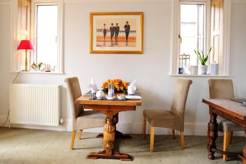 Sheriff Lodge - image 2