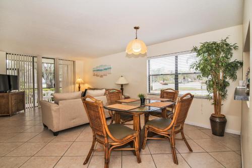 Shorewalk 2 Bedroom 2 Bathroom Near IMG And Bradenton Beach