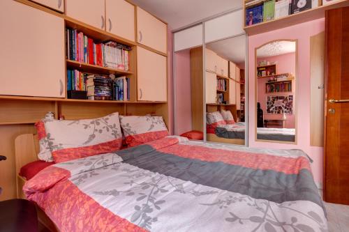 Apartments Varja - image 13