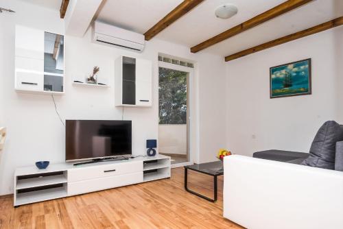 3 bedrooms, 4 beds