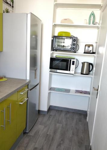 кухня, Le Parisien T1Antony-Berny by Beds4Wanderlust - 35m2 avec Balcon - Aeroport Orly 5miles - Train Stat in Антоні