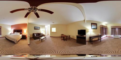 Quality Suites North - main image