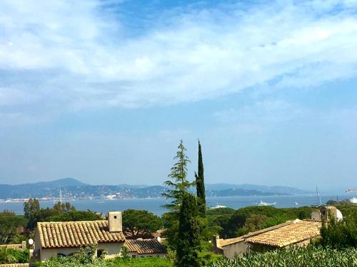 Saint-Tropez walking distance, sea view house - Location saisonnière - Saint-Tropez