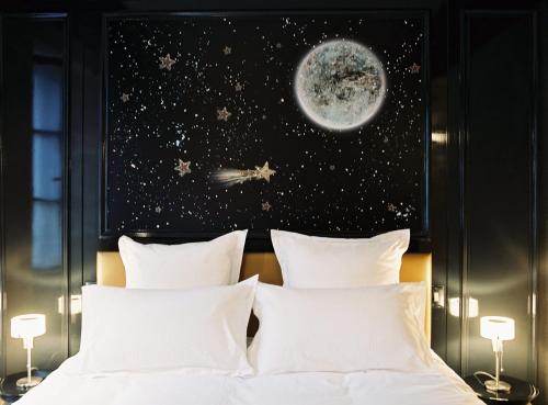 Hôtel du Petit Moulin, Haute Couture hotel by Lacroix, Parigi