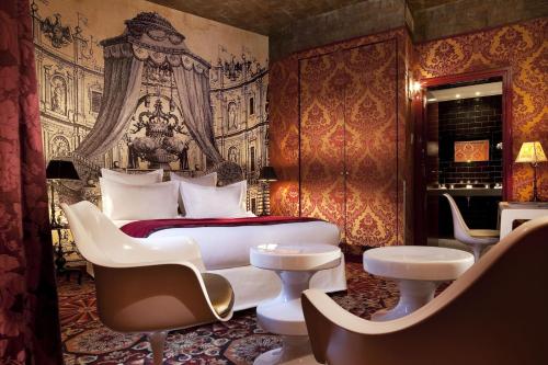 Hotel du Petit Moulin Paris