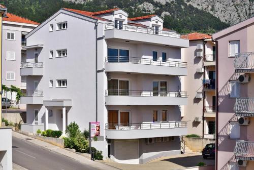 Apartments with a parking space Makarska - 6720 - main image