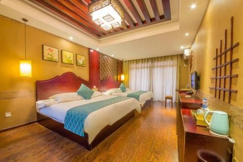 Xishuangbanna Daixiang Shuiyue Holiday Hotel In Jinghong - 