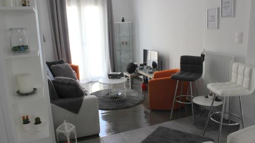 Adrianou 150, Ateny