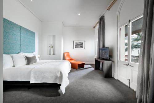 The Melbourne Hotel - image 2