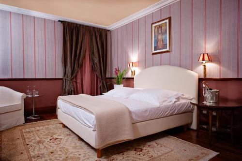 Two Connecting Double Rooms image 7