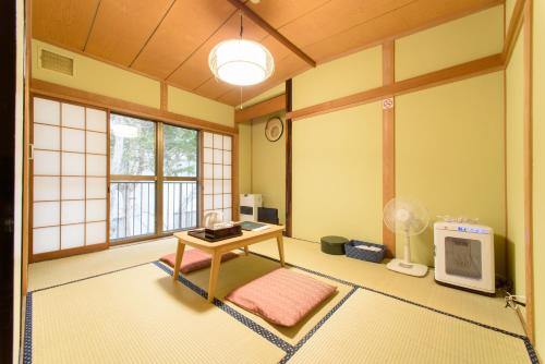 Japanese Style Twin Room with Shared Bathroom 