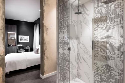 The Melbourne Hotel - image 4