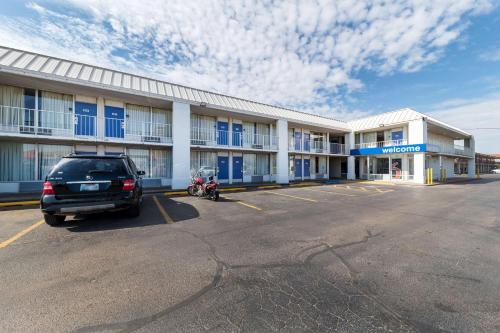 Motel 6-Oklahoma City OK - Bricktown - image 3