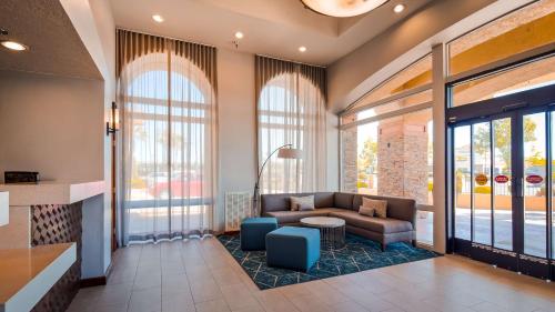 Lobby, Best Western Plus Executive Inn and Suites in Manteca (CA)