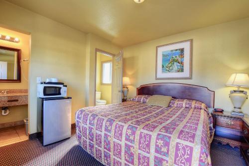 Bayside Inn – Monterey, CA