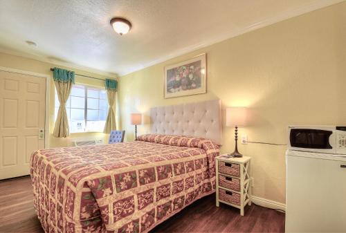 Bayside Inn – Monterey, CA