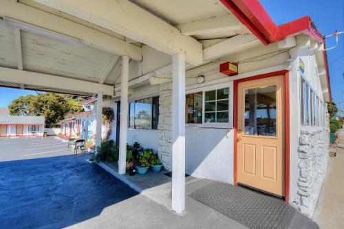 Bayside Inn – Monterey, CA