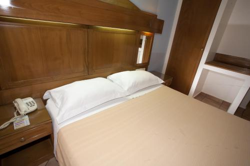Double or Twin Room image 8